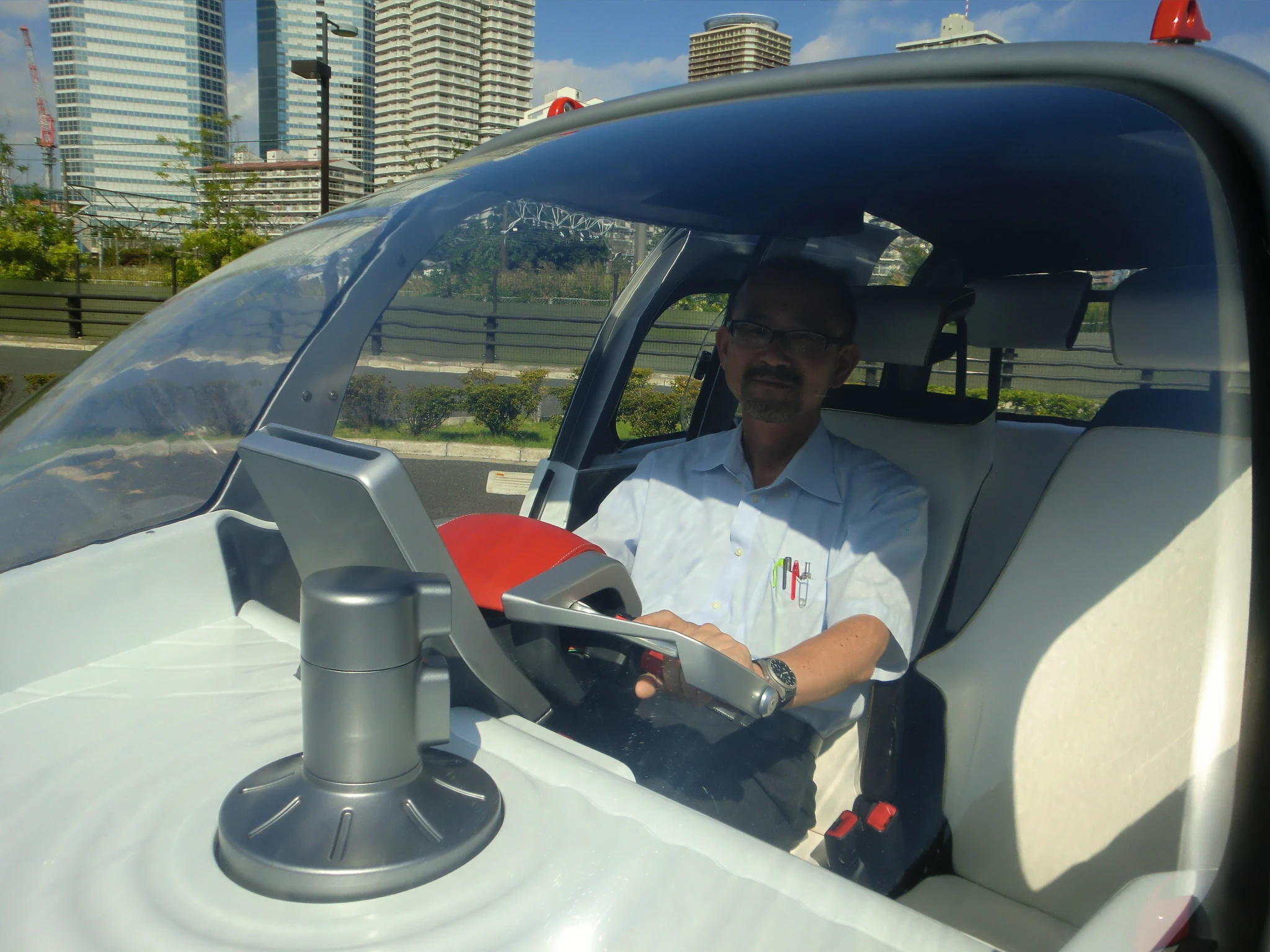 The front dashboard space is dominated by the cooling system which is very necessary in such a small vehicle for hot climates (Photo: Stephen Clemenger/Gizmag.com)