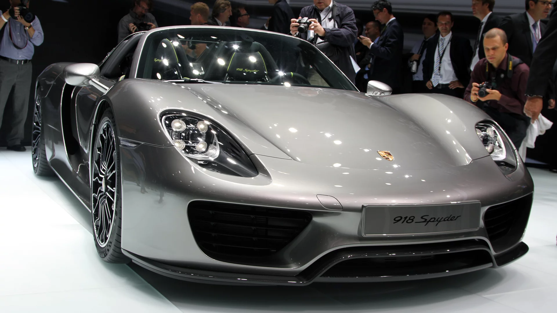 The production model of the Porsche 918 Spyder hybrid debuted at IAA 2013 (Photo: Gizmag.com)