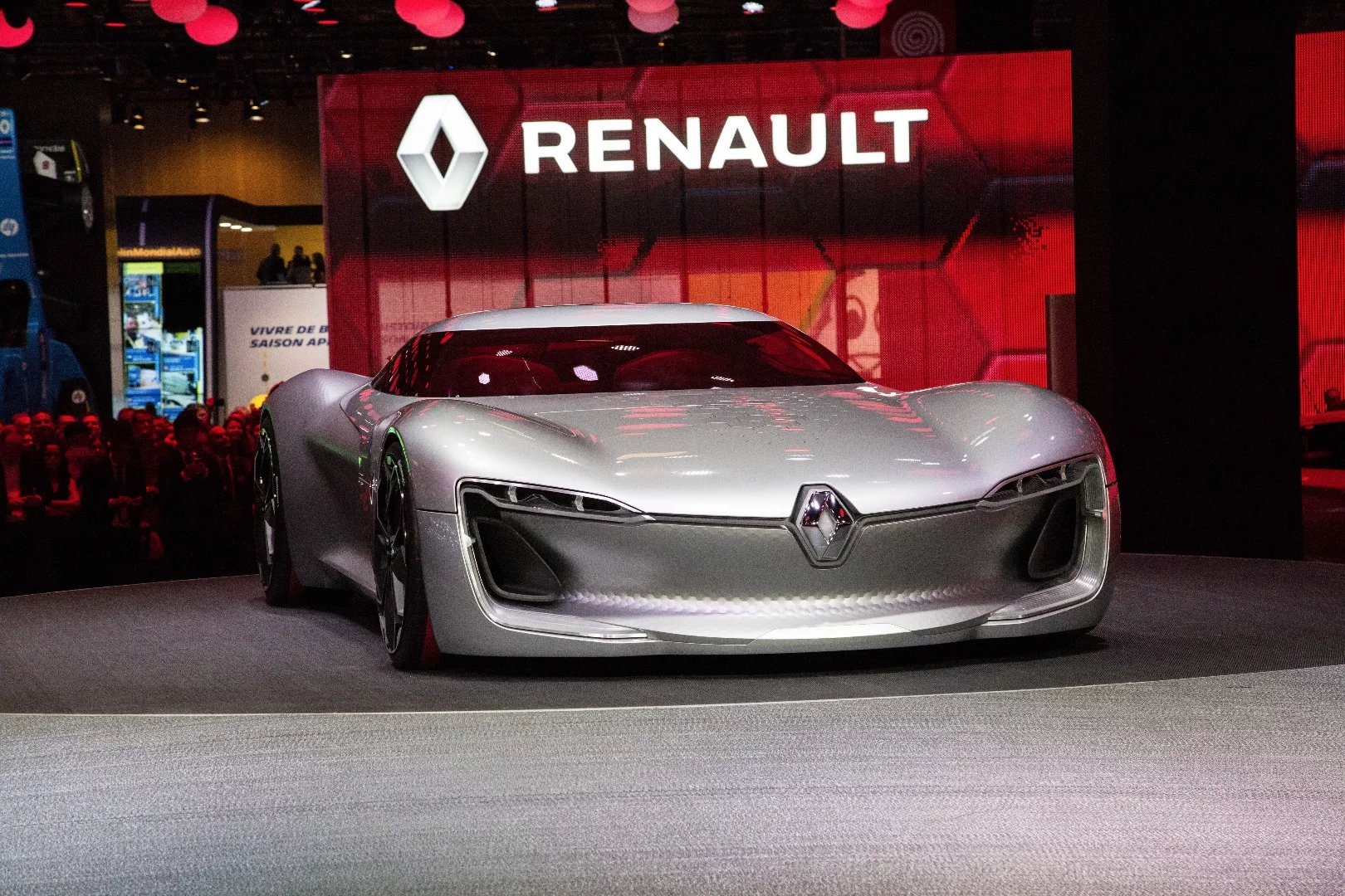 Large intakes and narrow headlamps define the Renault Trezor face