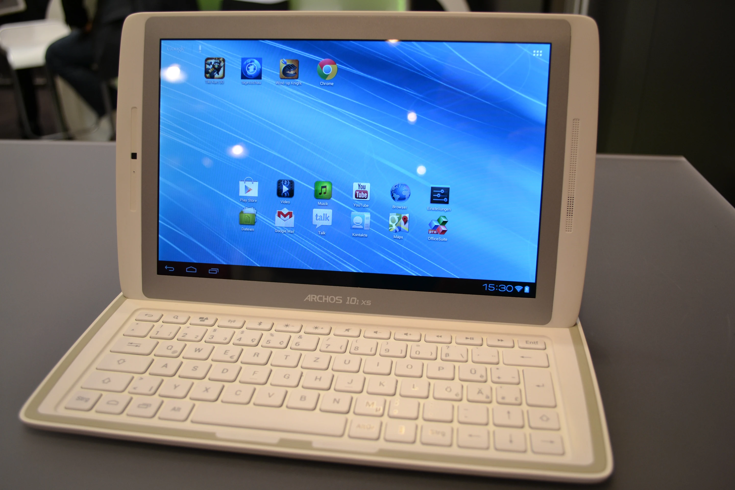 The tablet features a 10.1-inch, 1280 x 800 multidomain vertical alignment LCD display that supports up to five simultaneous touch points