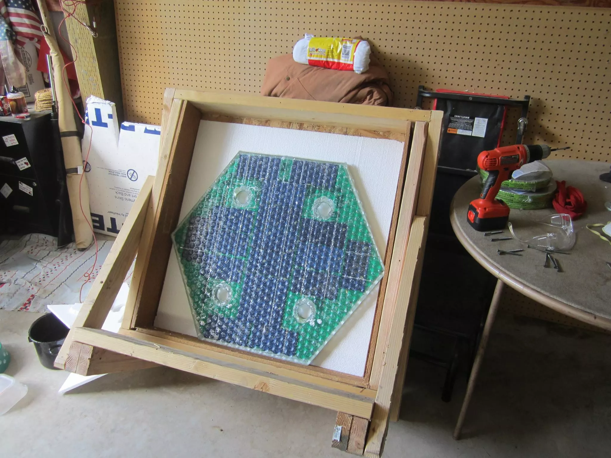 A new hexagonal road panel was revealed in July 2013