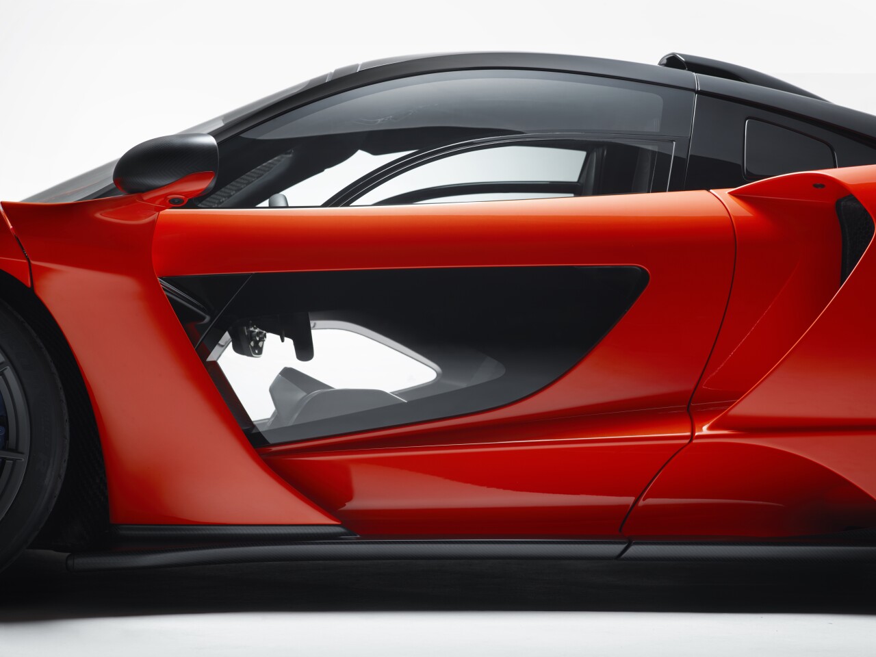 The McLaren Senna can be optioned with a piece of glass on the mid-portion of the door to give it that cool exposed look