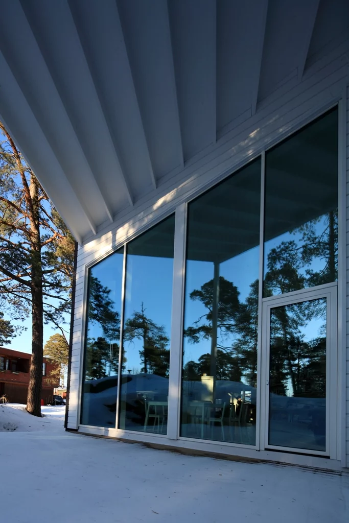 Apelle house is a basic family home with multi-functional living zones and a strong connection to the surrounding environment