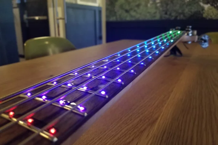Fret Zealot has launched an LED learning system for bass guitar on Kickstarter