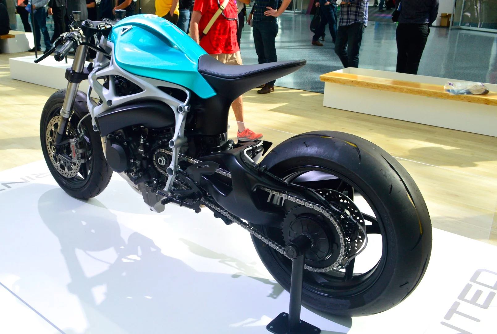 The Dagger: a huge gap between the tiny seat unit and the swingarm due to a hidden shock
