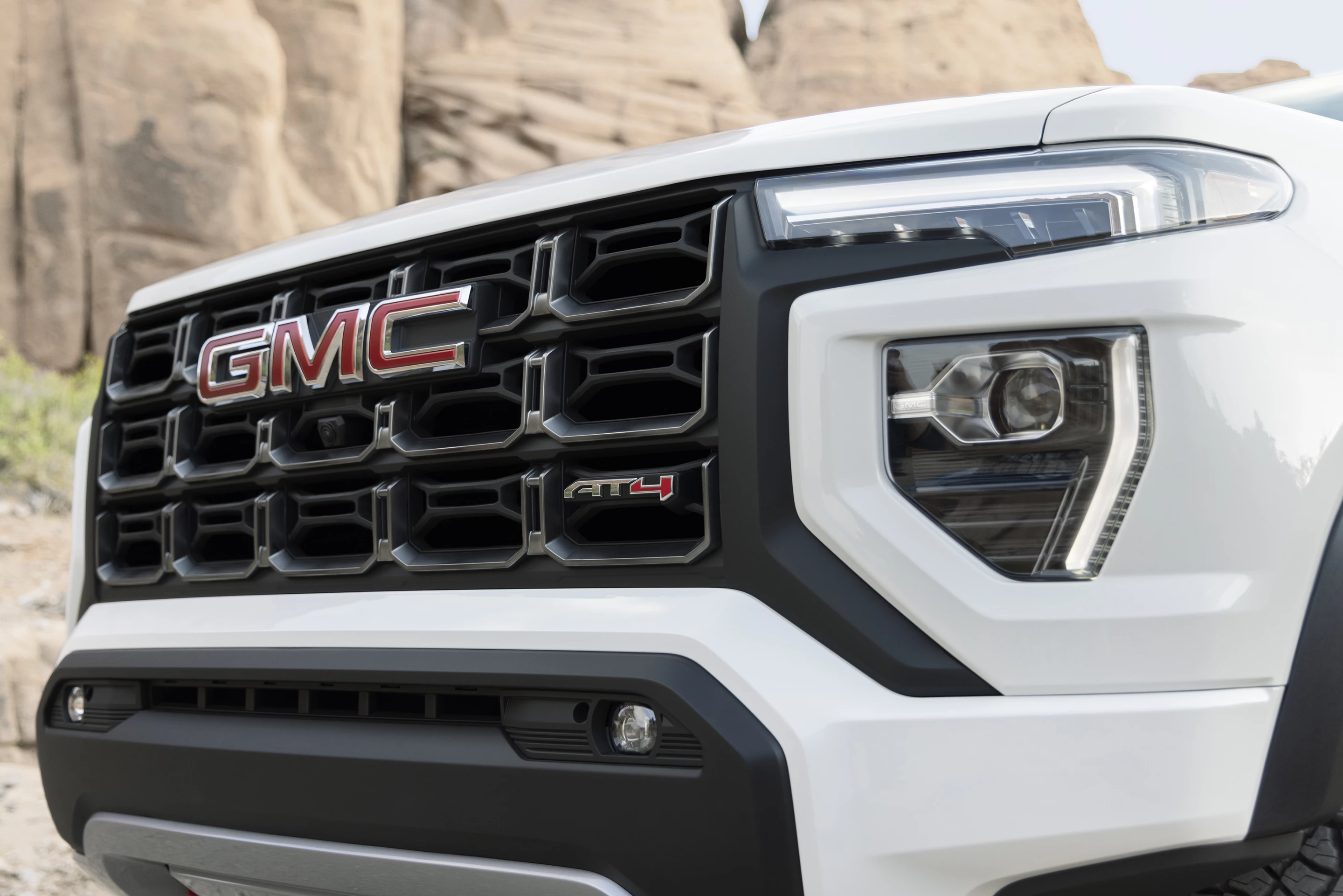 Both the AT4 and AT4X have a grid-like grille design