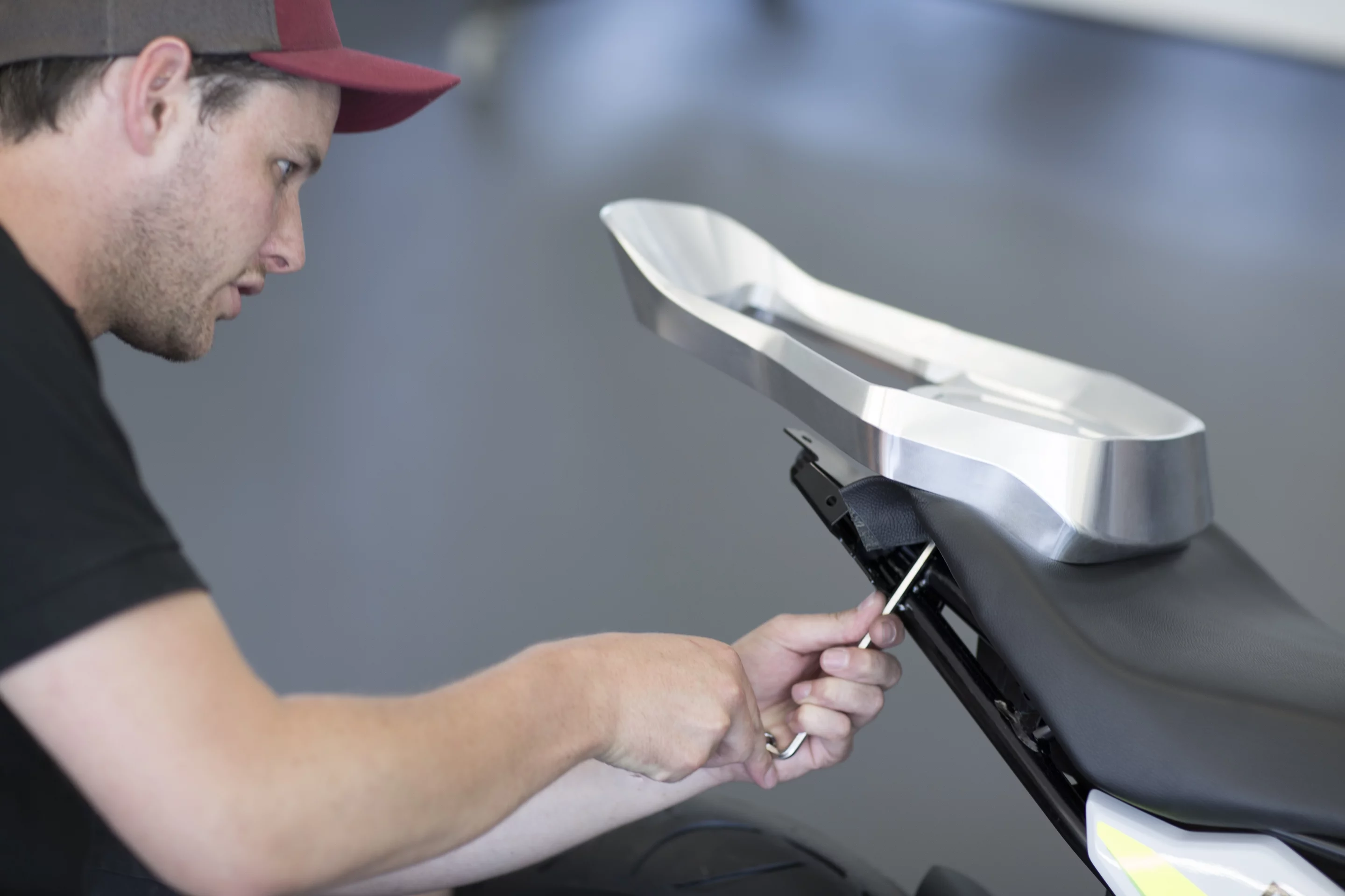 BMW Concept Stunt G 310: fitting the 12 o'clock bar