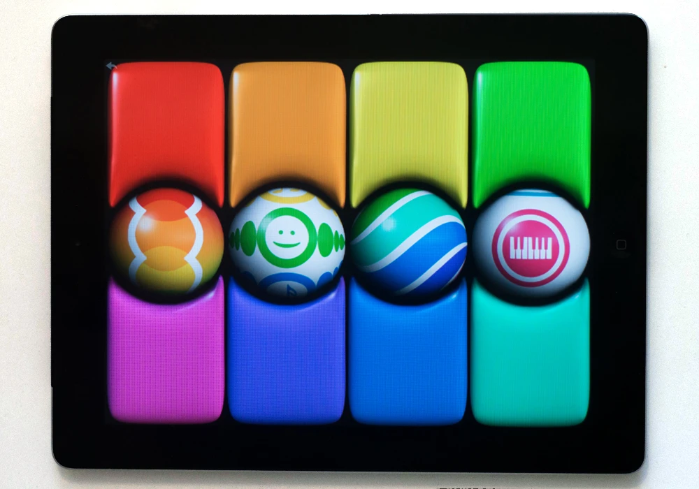 PianoBall turns the screen of your iPad into a colorful piano with toddler-friendly sized keys