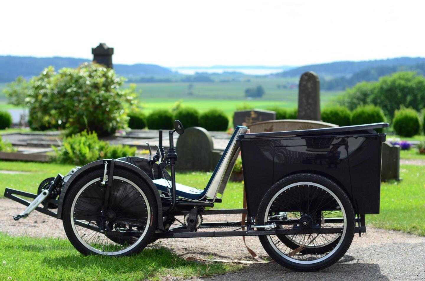 The Velove Armadillo Hauls Cargo Like A Human Powered Tractor Trailer Ontdek het opkomende wielenmerk uit nederland, veloce bike wheels. the velove armadillo hauls cargo like a