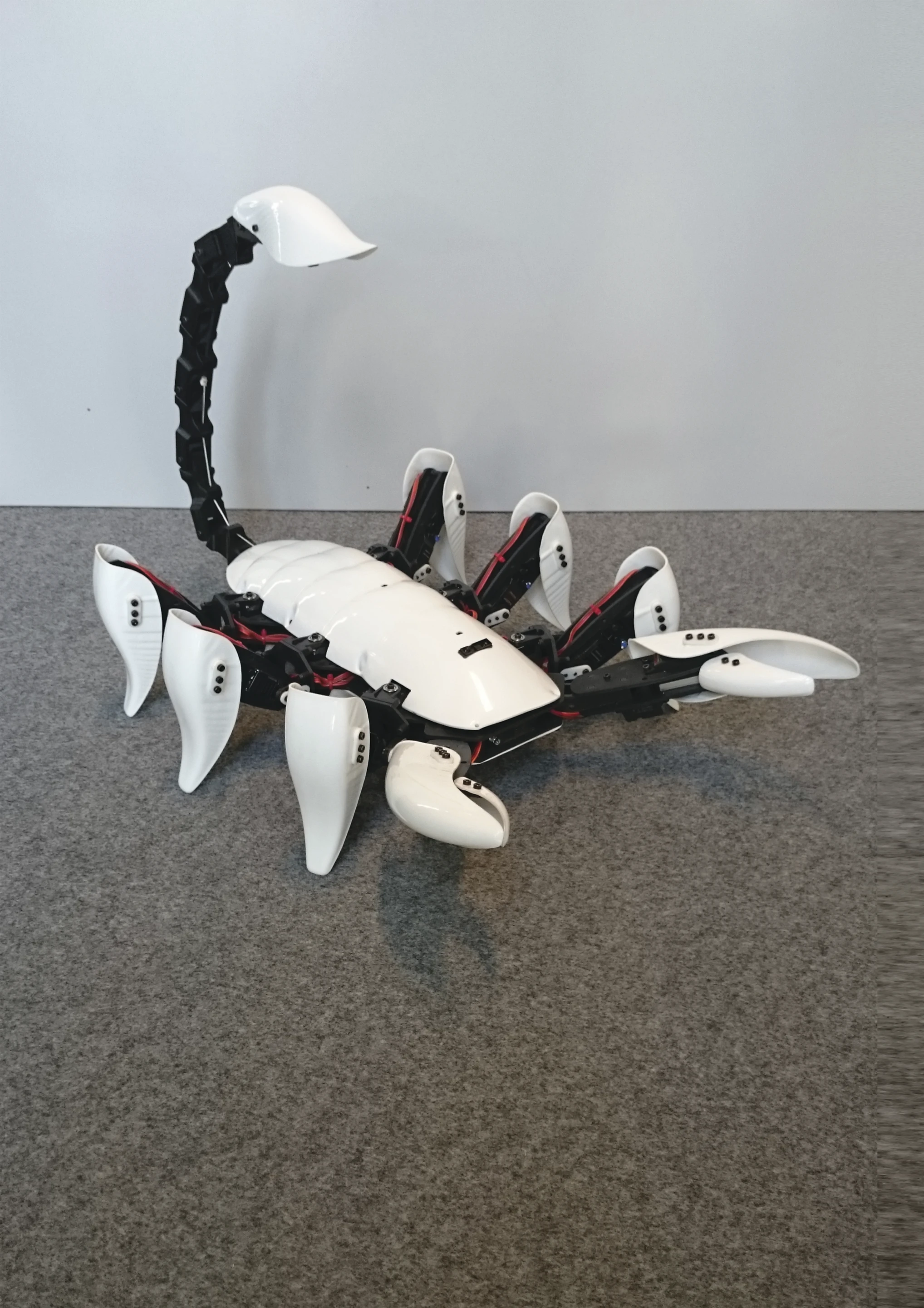 Ready to strike, the Scorpion Hexapod moves in a similar way to the real thing and stabs anyone who dares to get too close