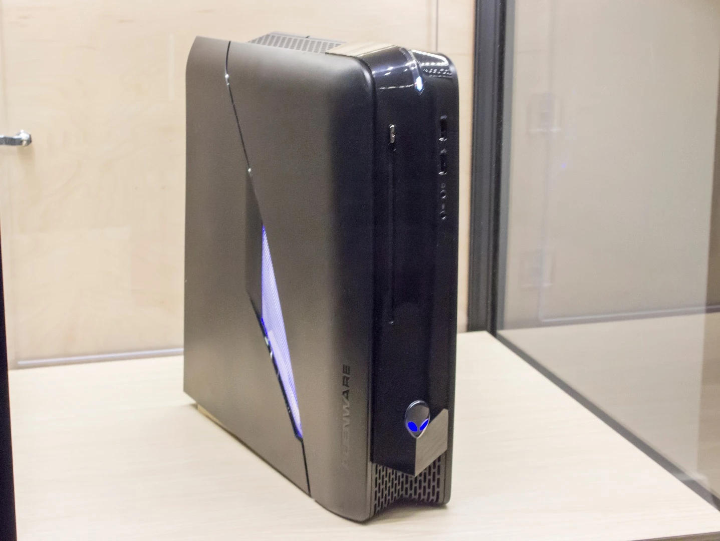 An Alienware PC with the Oculus Ready logo