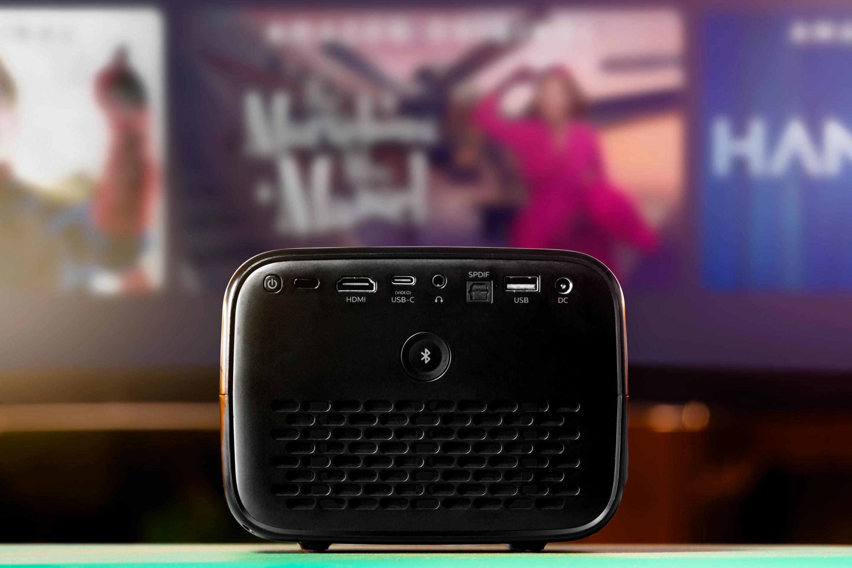 Philips aims for big-screen flexibility with all-in-one portable projector