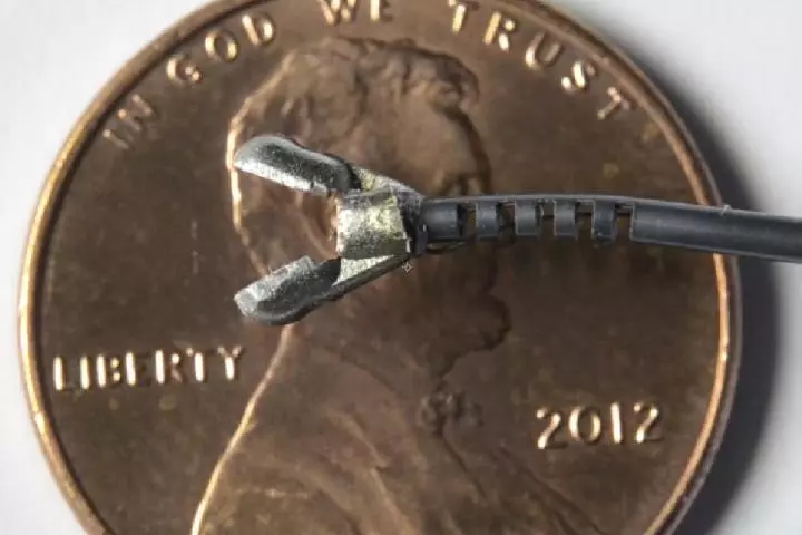 A tiny mechanical wrist can make surgical incisions the diameter of a sewing needle and then bend inside your body by as much as 90 degrees, opening new doors in needlescopic surgery