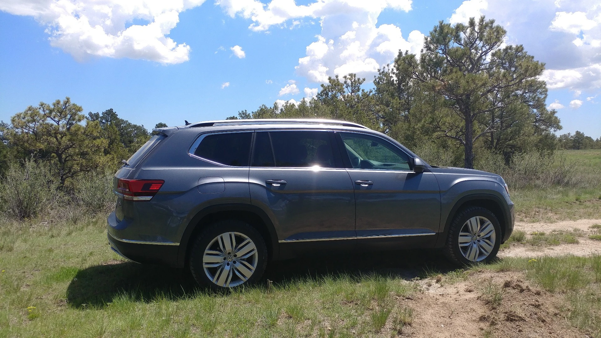 Fuel economy estimates are pretty good for the Atlas, being about on par with the segment in general
