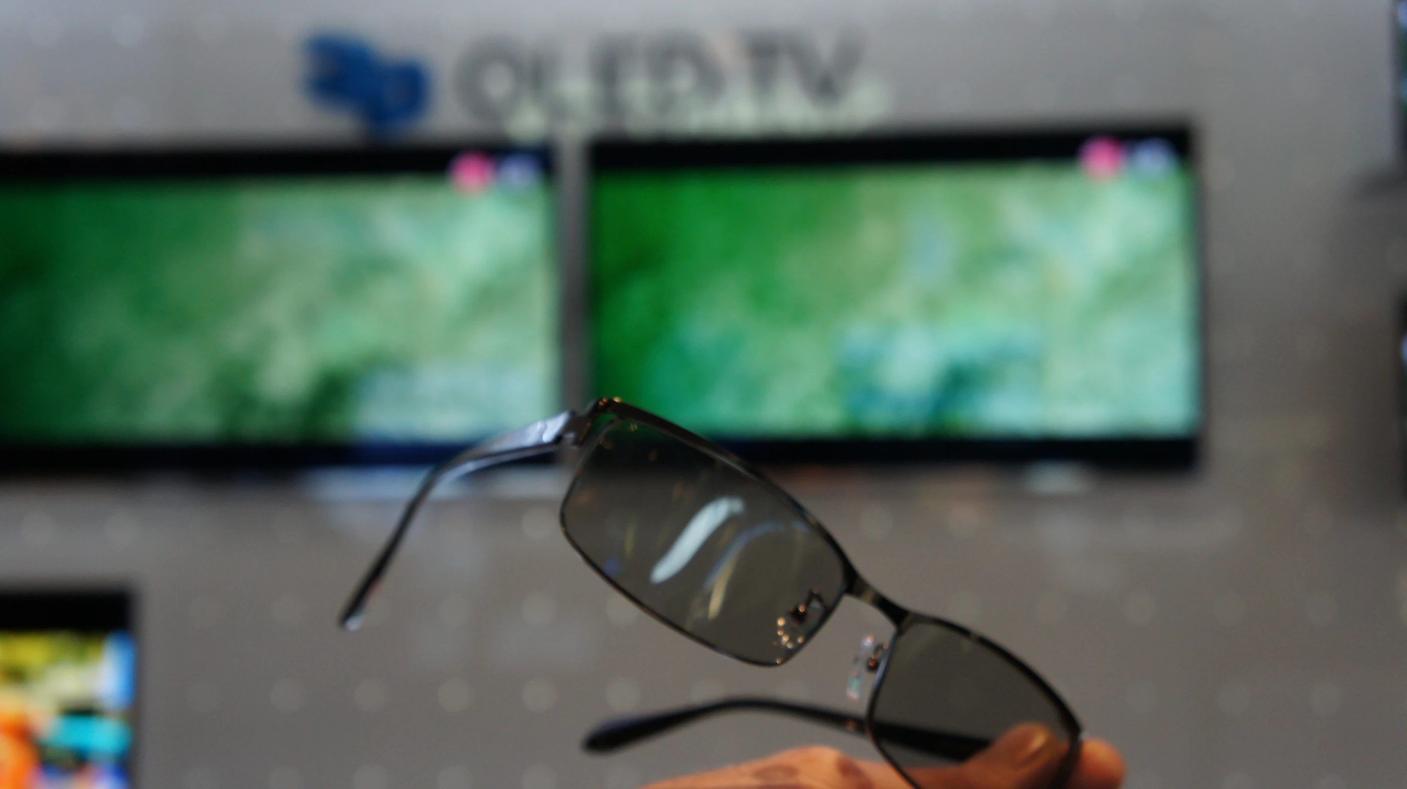 The LG OLED 3D TV uses passive glasses