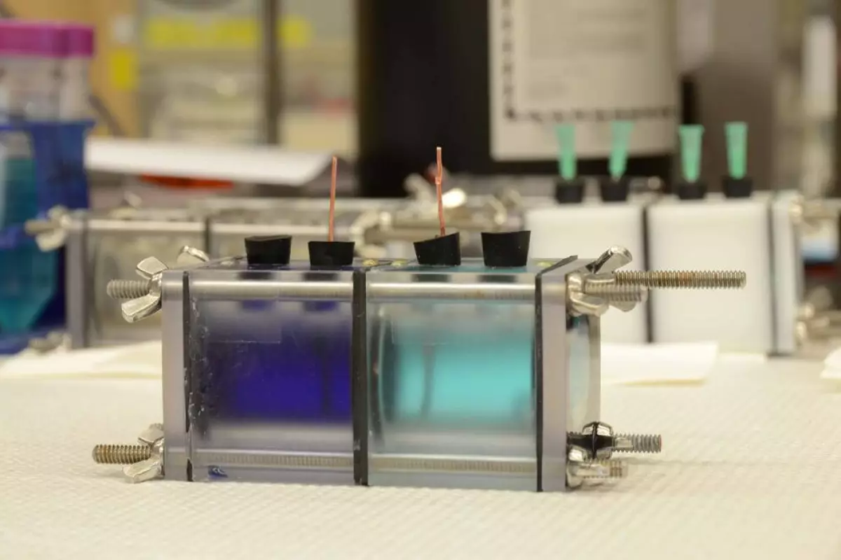Engineers at Penn State University have produced an ammonia-based battery that captures and converts waste heat into electricity (Photo: Wulin Yang/Penn State)