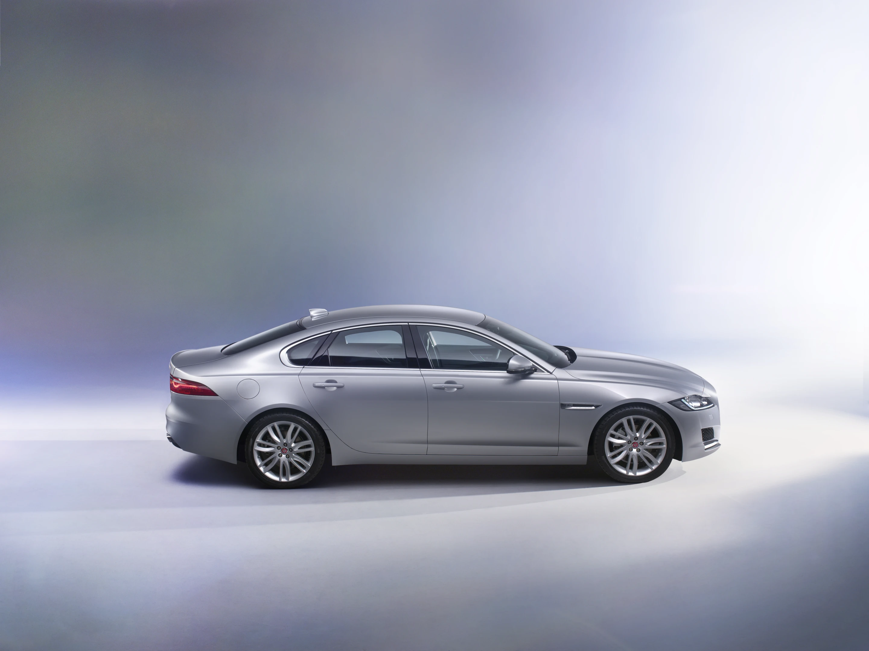 The 2016 Jaguar XF profile