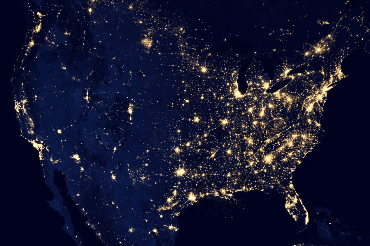 Continental United States as seen at night from the Suomi NPP satellite (Image: NASA Earth Observatory/NOAA NGDC)