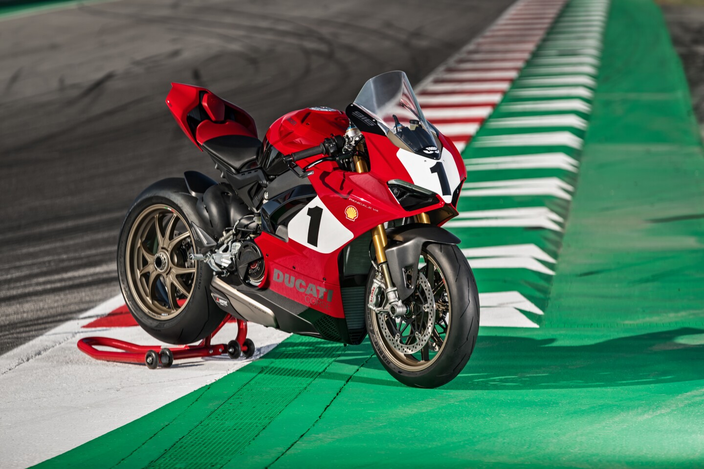Ducati Goes To Town With 25th Anniversario 916 Tribute Bike