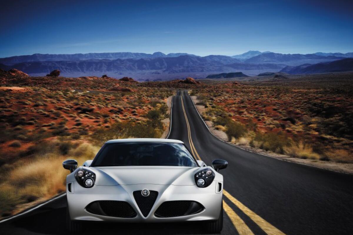 Alfa Romeo debuts the 4C in Geneva