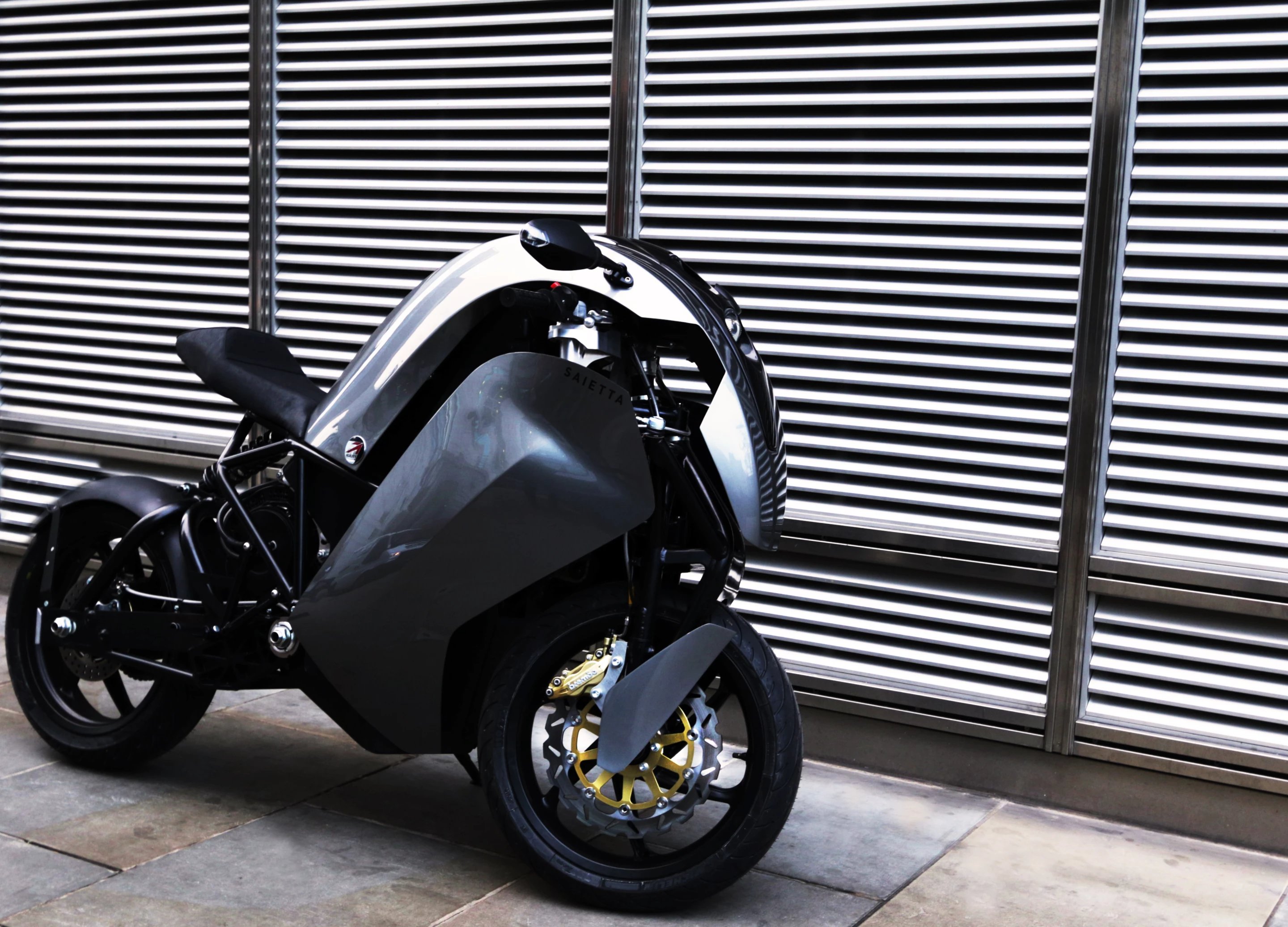 The Saietta R is capable of hitting 60 mph (96 km/h) in only 3.9 seconds