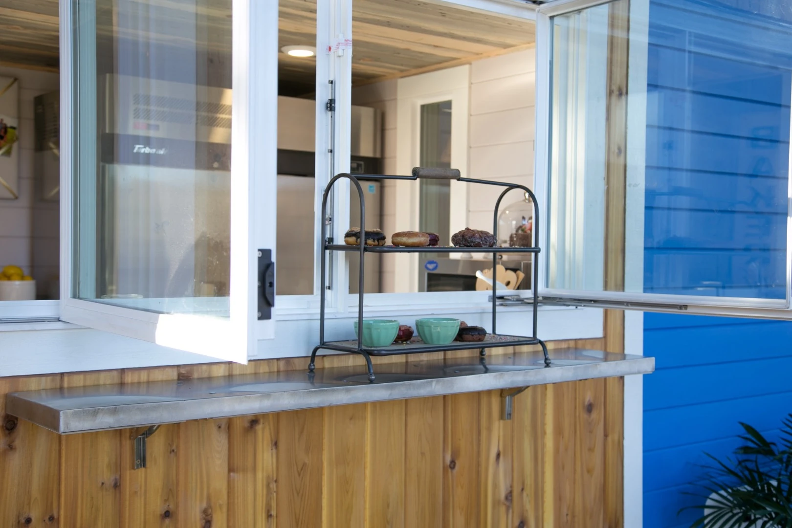The Kentucky Donut Shop will travel around the USA offering baked goods