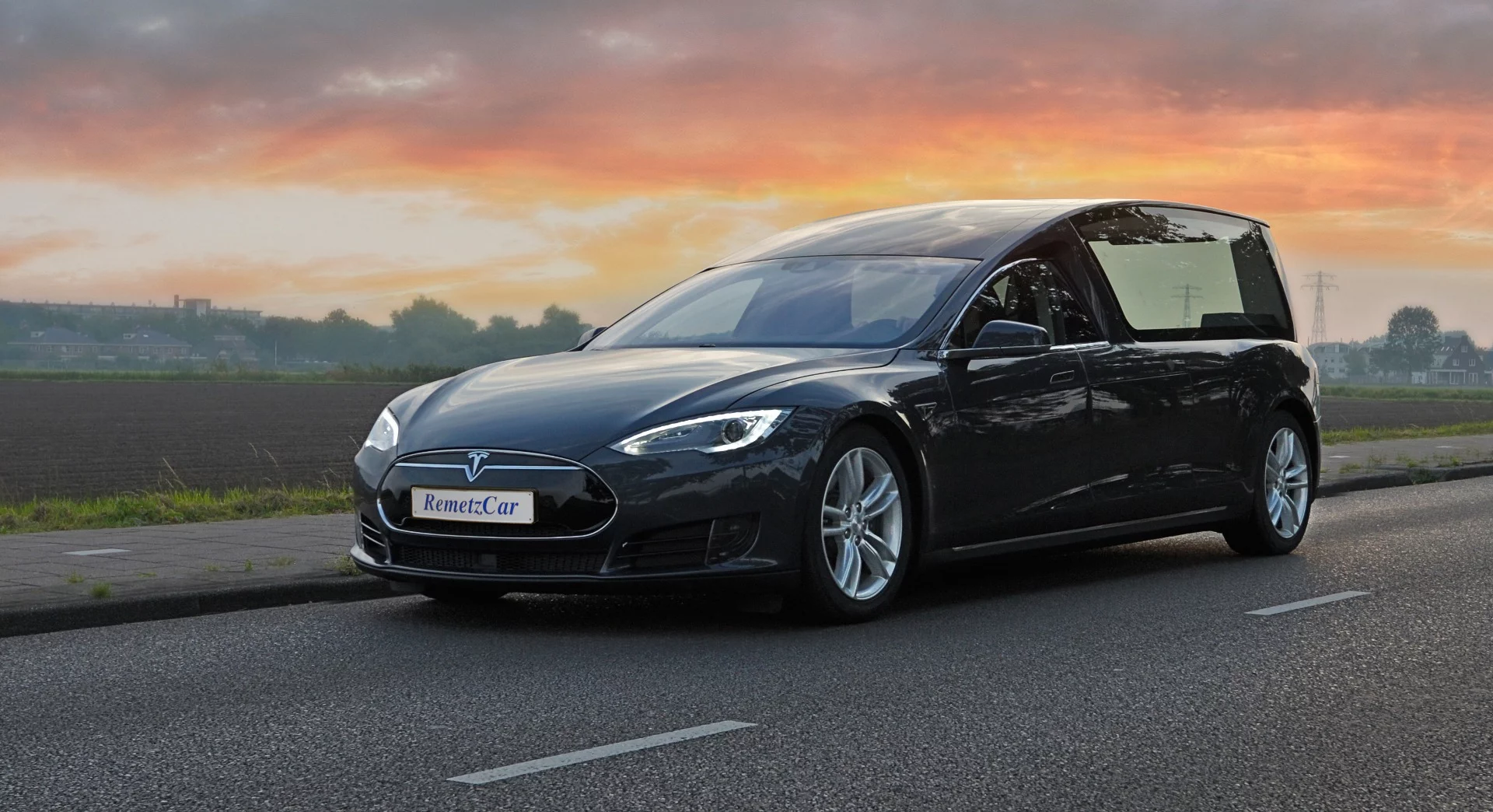 Shooting brake and electric car enthusiast Floris de Raadt asked RemetzCar to build an electric shooting brake after seeing the company's Model S Hearse