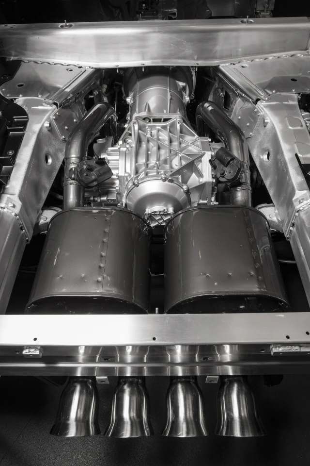 The 2015 Corvette Z06 features a standard electronic limited slip differential (eLSD) that continually adjusts engagement of the limited slip to balance between steering response and stability in different driving conditions