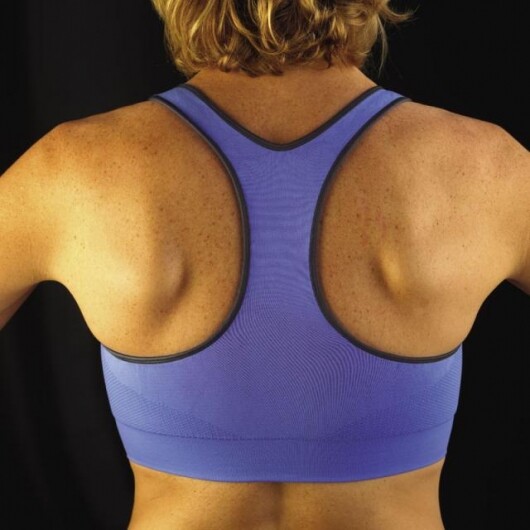 Sports bra monitors heart rate with builtin heart monitor