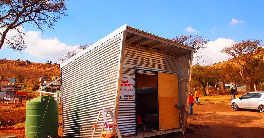 The building is made up of composite wall panels comprising of galvanized zinc sheets, a layer of Sisalation (a highly reflective foil material), Isotherm thermal insulation and internal plywood panels