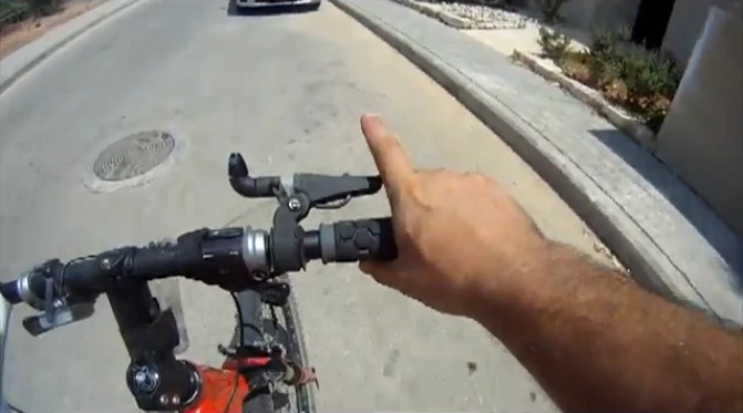 The Q-FOG provides a cooling mist from your handlebars