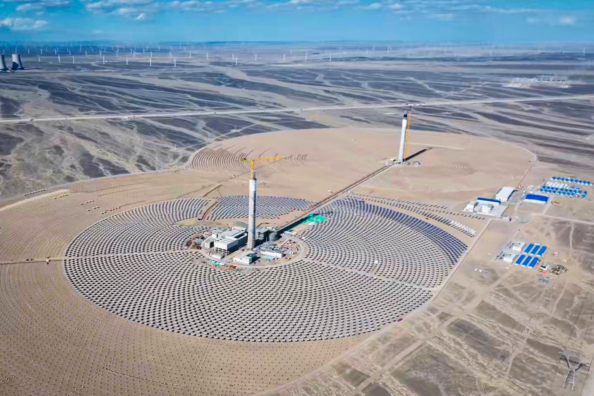 World's first dual-tower solar thermal plant boosts efficiency by 24%