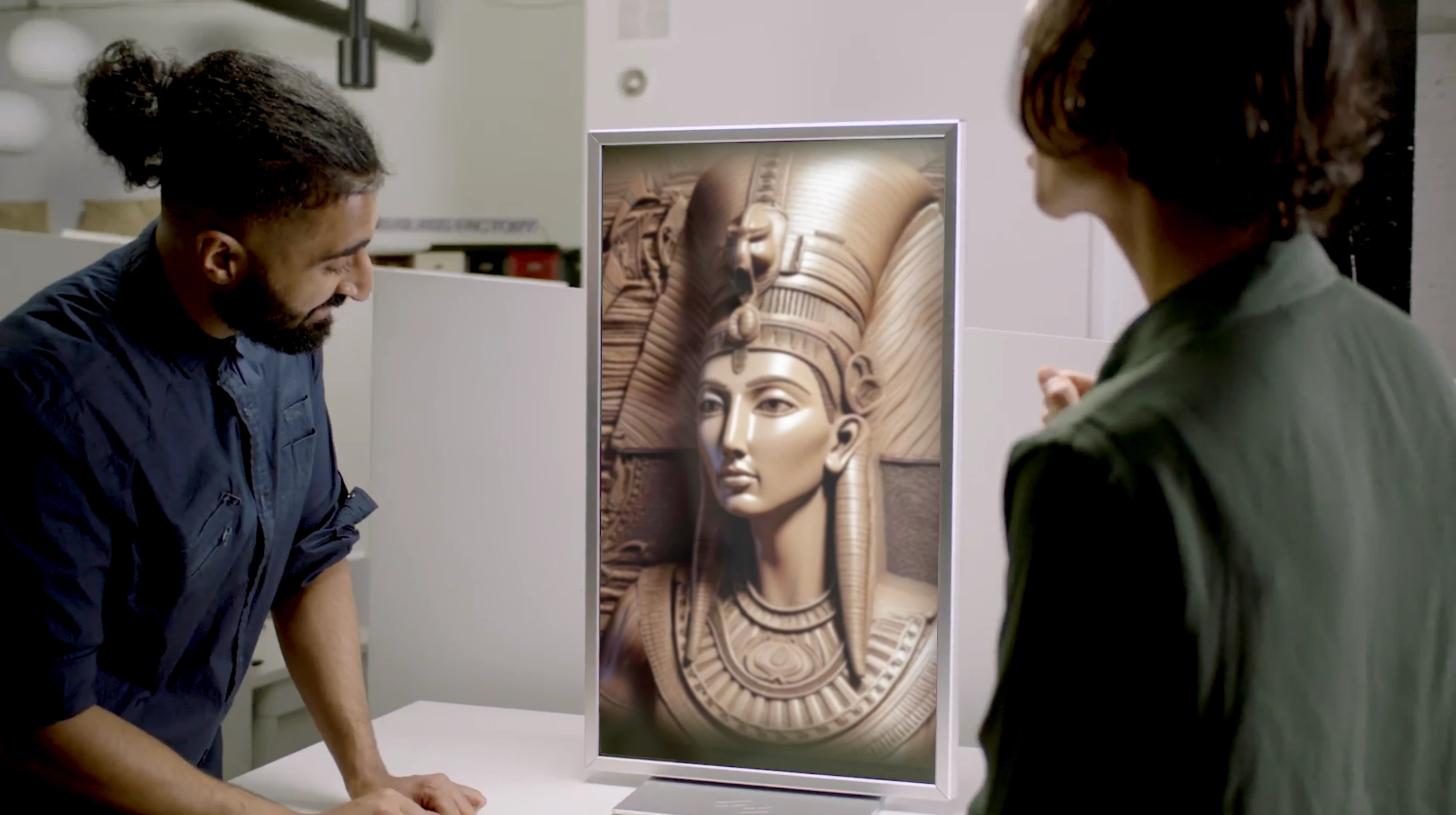 The Looking Glass 32-inch spatial display supports an input resolution of 7,680 x 4,320 pixels