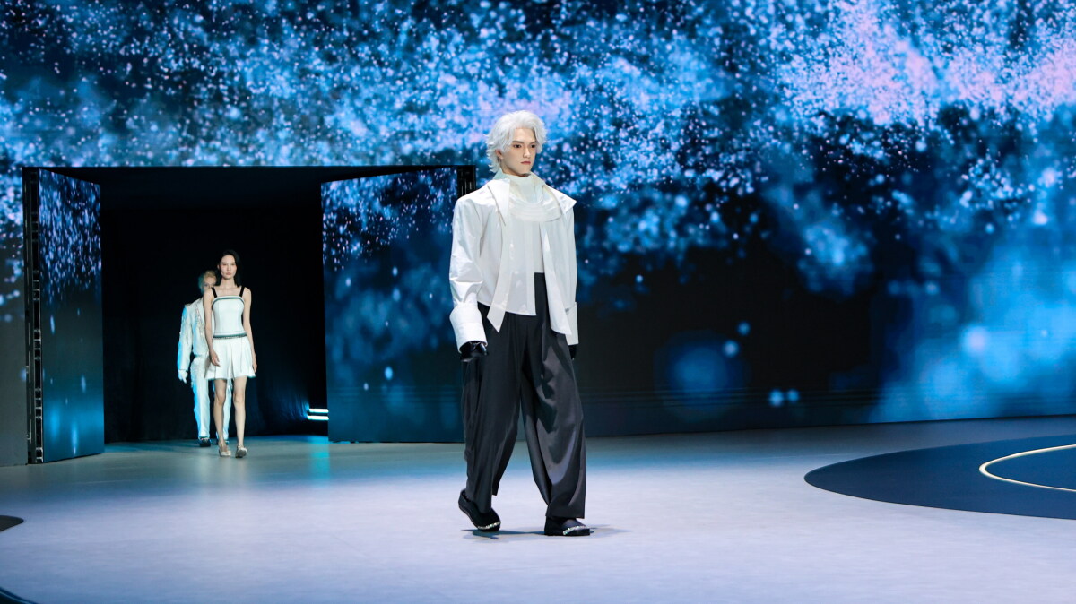 'World's 1st mass-produced humanoid robot' motors to market in China