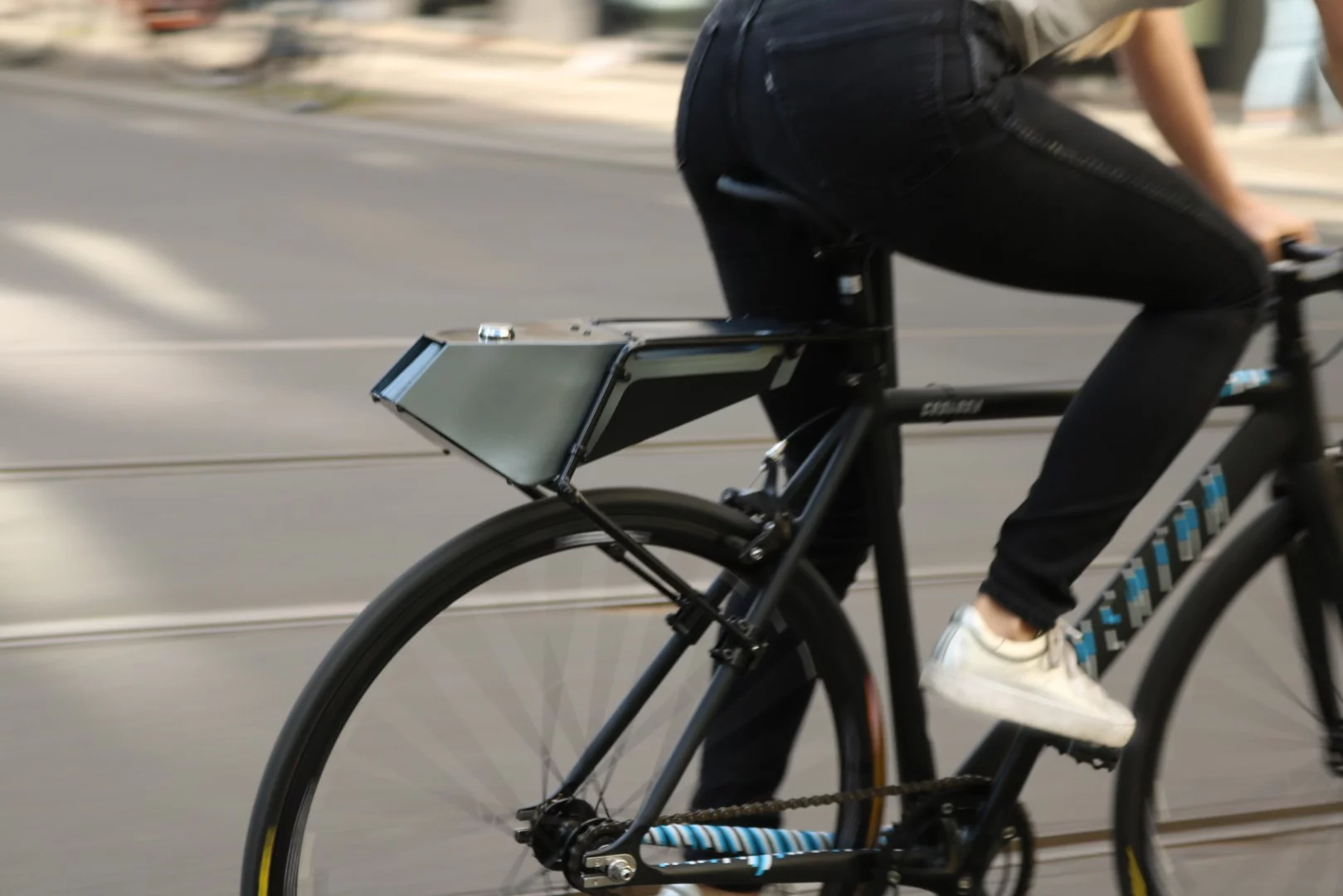 Weight-wise, the Aerocarrier tips the scales at 700 g (1.5 lb), and can carry a maximum payload of 25 kg (55 lb)