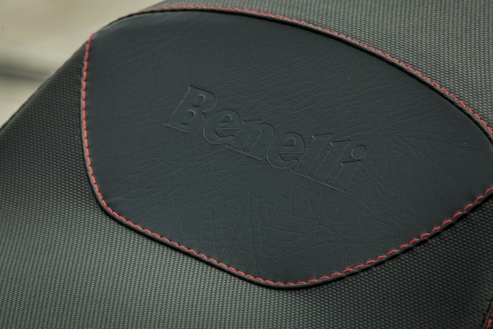 Benelli BN302 - monogrammed seat is a nice touch (Photo: Chris Blain/Gizmag)