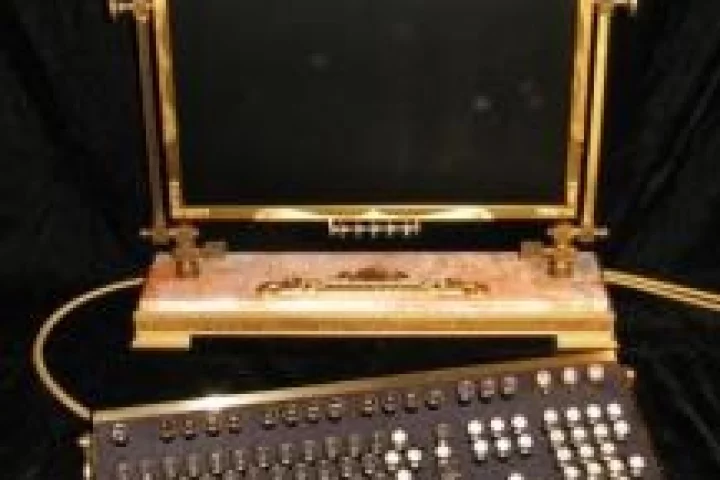 Jake Von Slatt's Steampunk LCD and keyboard.