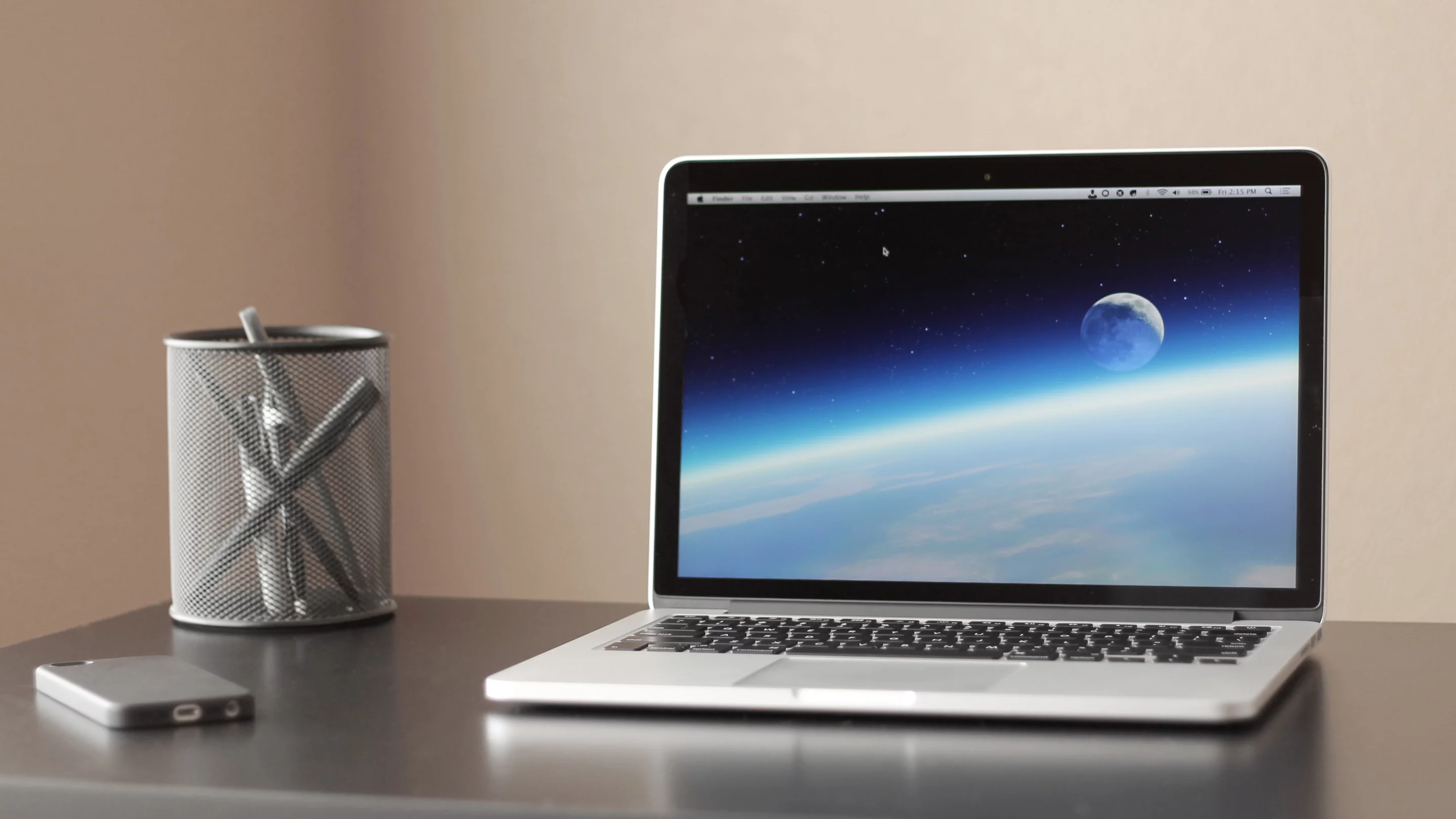 Gizmag reviews the latest version of the 13-in Retina MacBook Pro