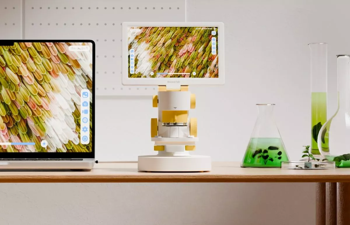 Course focus is undertaken using yellow dials on the device's body, while fine focus is controlled by touchscreen