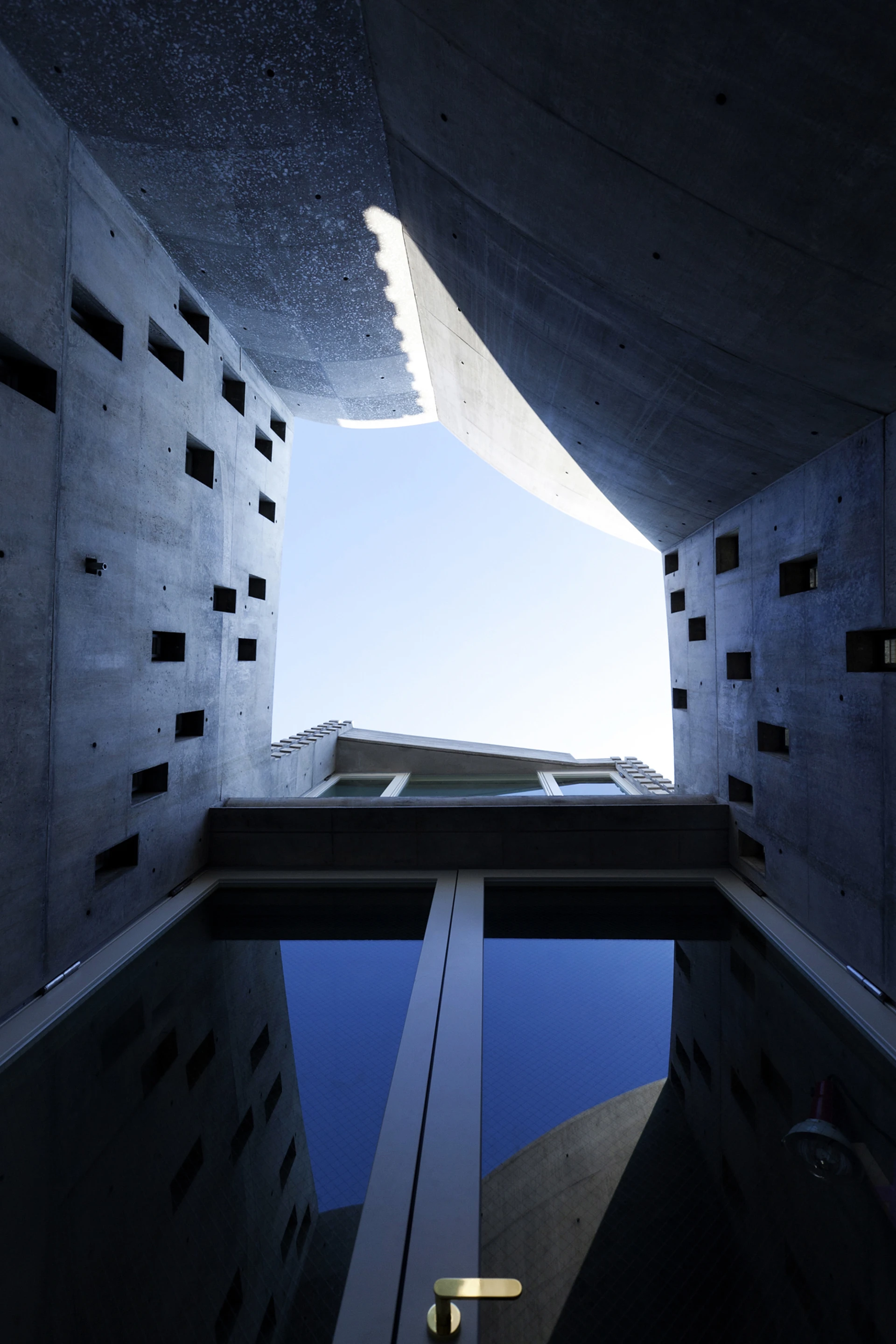 The unusually-shaped Wall of Nishihara (Photo: Yuji Nishijima)