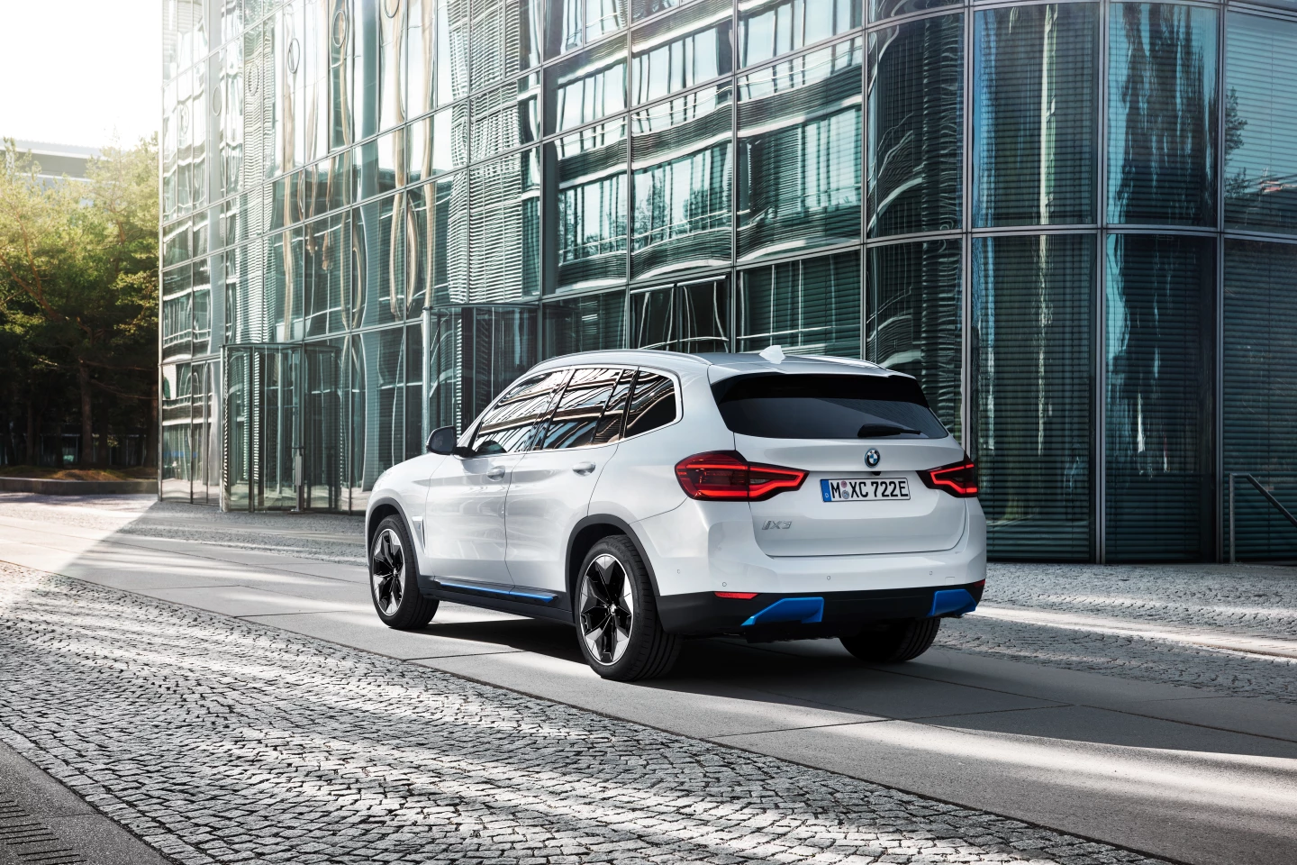 A peak power of 210 kW (286 horsepower) is fair to middling