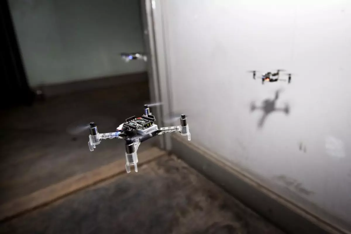 The research suggests that six heads – or six drones – are better than one