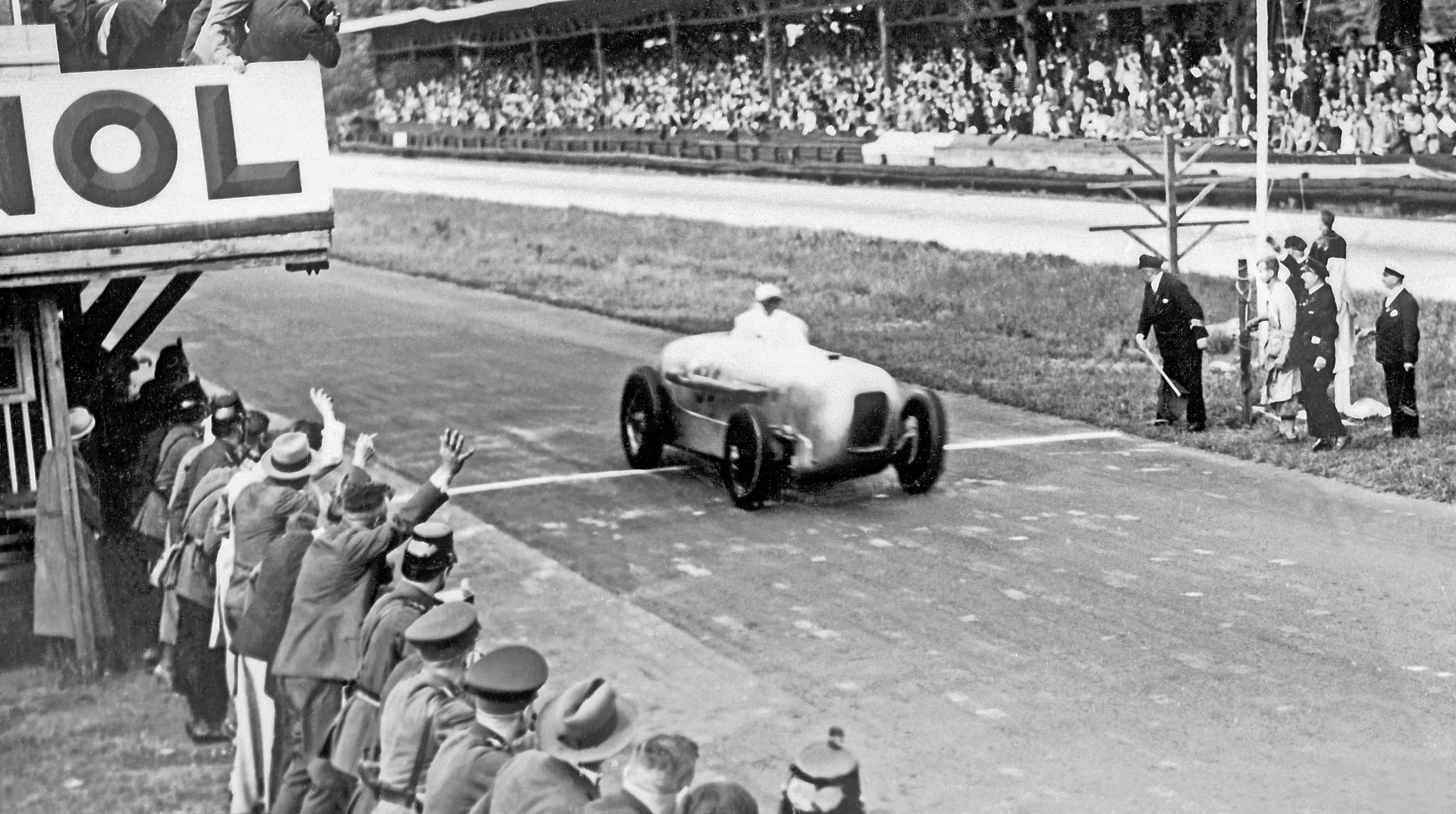 On 22 May 1932, Manfred von Brauchitsch won the Avus race decisively in Berlin in the Mercedes-Benz SSKL