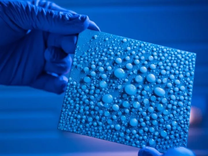 A new experiment shows that tiny droplets of water can be kept liquid well below their usual freezing point by keeping them in contact with a soft interface