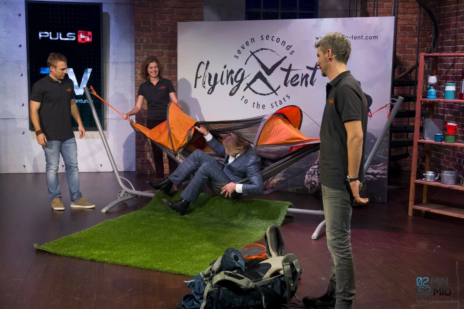 Startraveller brought the Flying Tent on Austrian TV show "2 Minuten 2 Millionen"