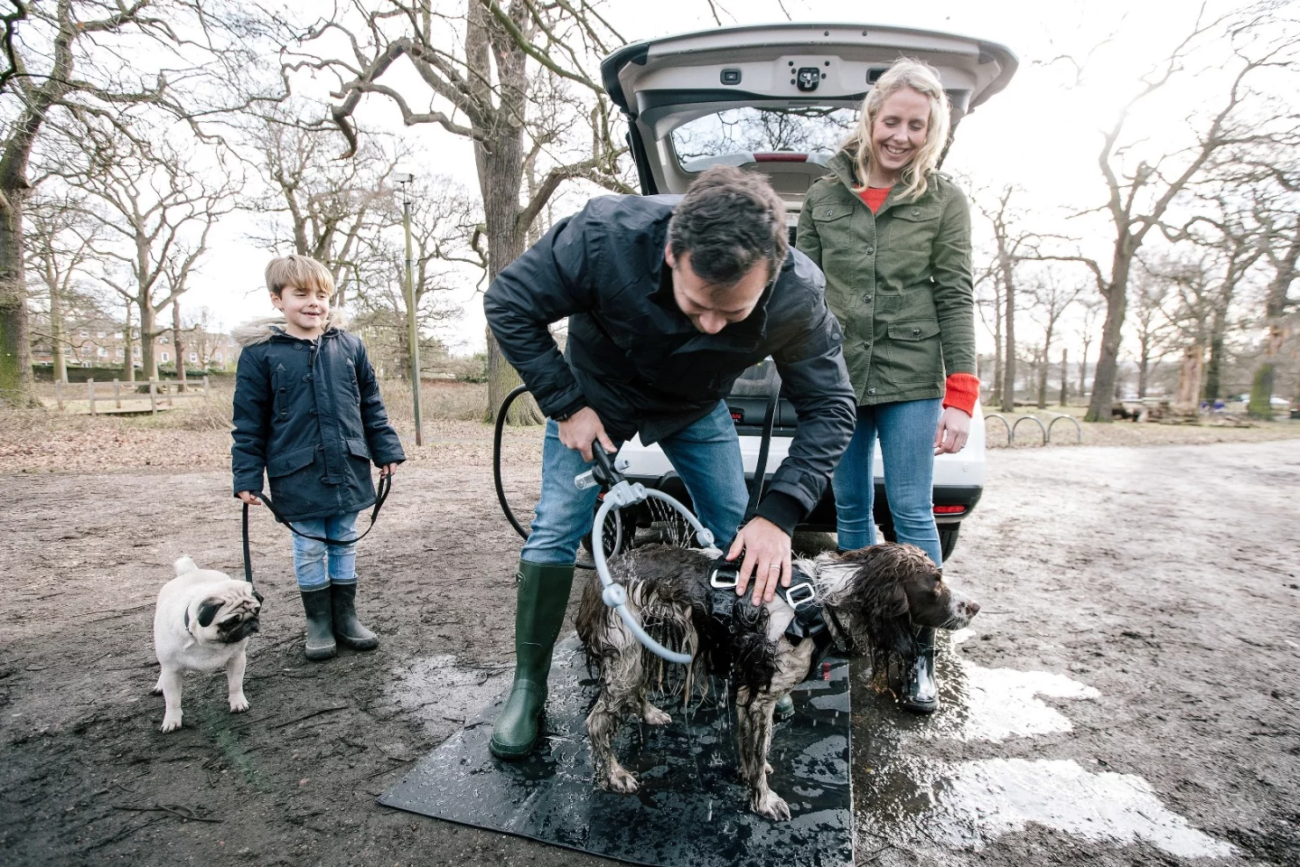 The Nissan X-Trail 4Dogs includes a washing and drying system for dirty outings
