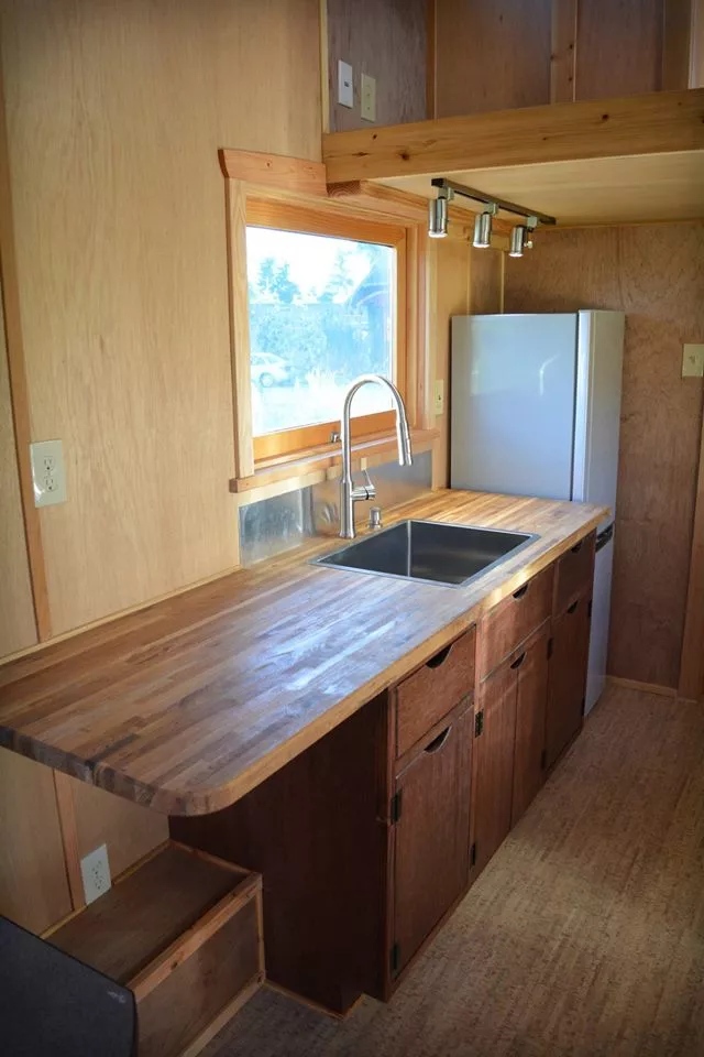 The kitchen features laminated oak counters