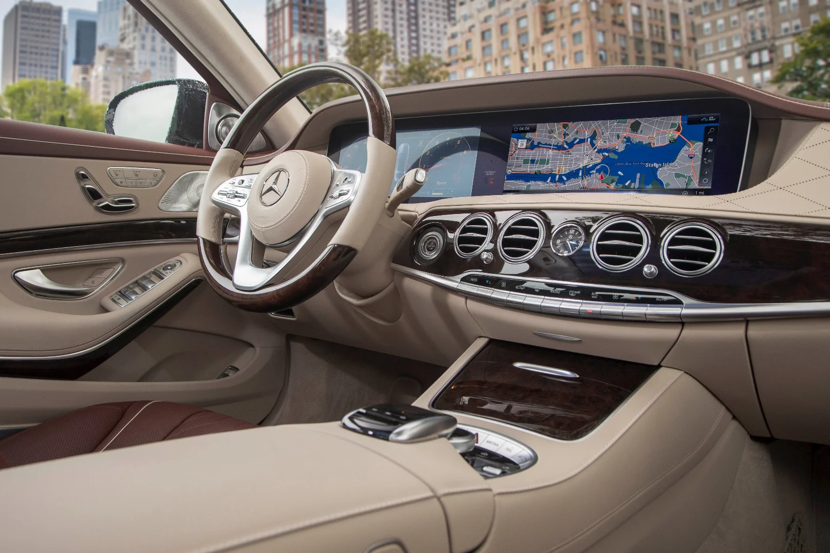 We note that drink holders and small item storage in the 2018 Mercedes-Benz S-Class is lacking in usefulness