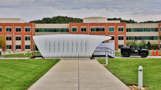The building is fitted with a flexible 3.2 kW solar photovoltaic system, which is then paired with electric vehicle batteries, providing renewable power generation and storage