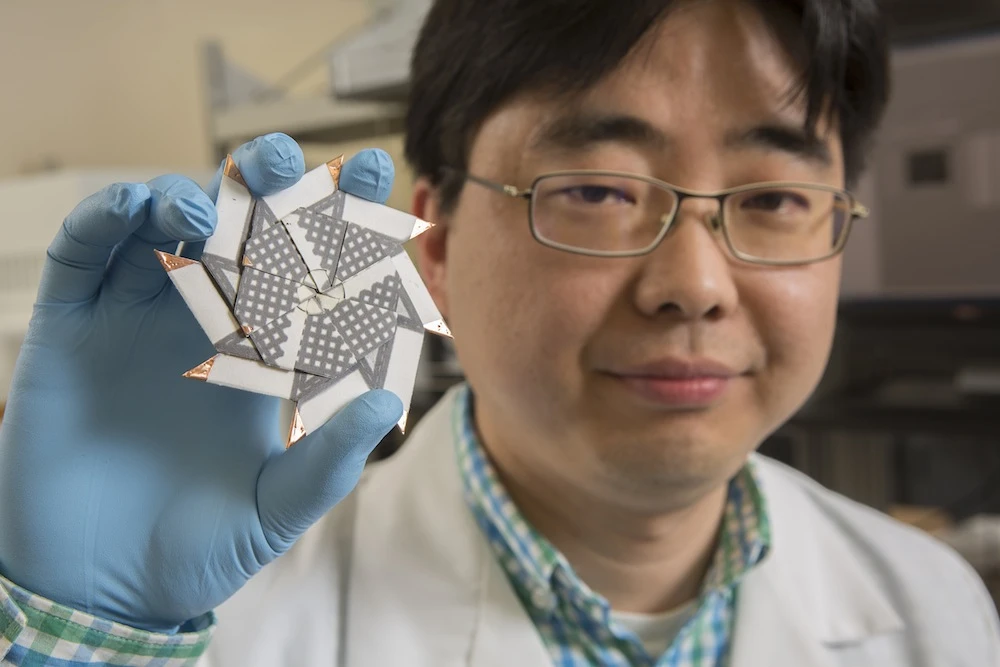 The latest iteration of the origami battery packs eight batteries into a sliding, star-shaped frame